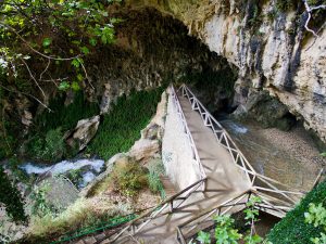 entorno natural cueva del agua, sierra de cazorla