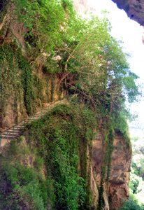 Cueva del agua en Tíscar, Sierra de Cazorla, Monumento natural de andalucia