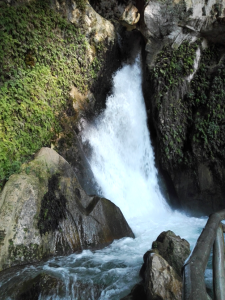 cascada en la Cueva del agua, monumento natural de Andalucía, belleza natural de Quesada