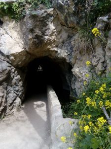 Entrada hacia una maravilla natural, cueva del agua, Quesada